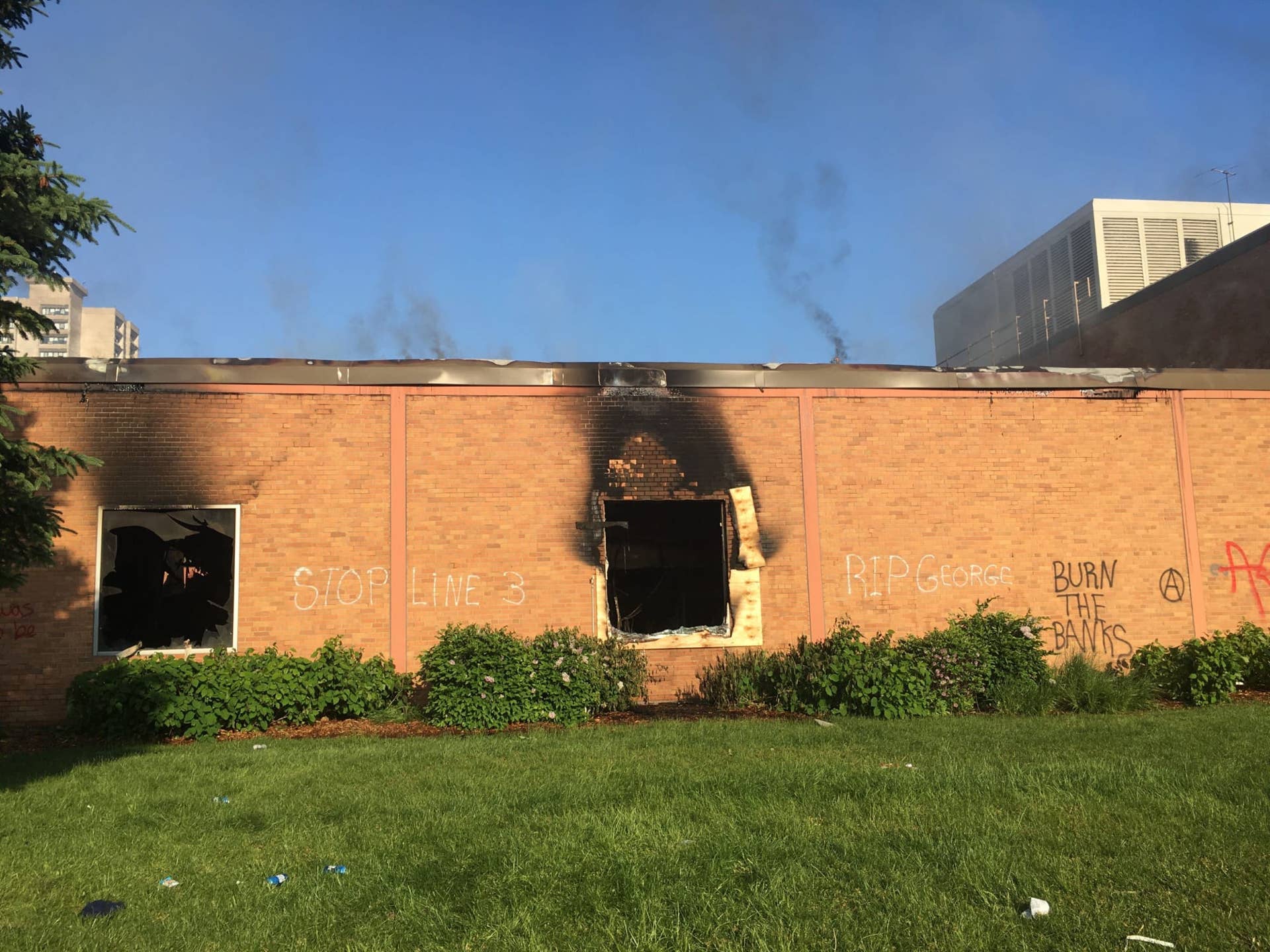 2 Minnesota man charged with burning Wells Fargo building during ...