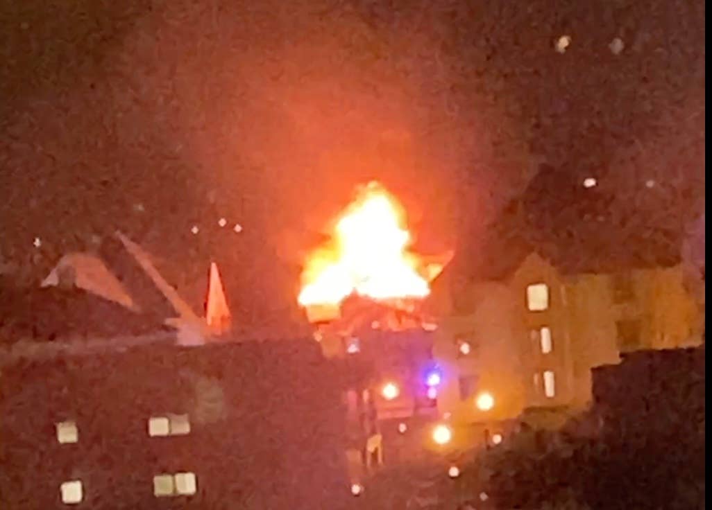 Video: Huge fire breaks out at Minneapolis apartment building - Bring ...