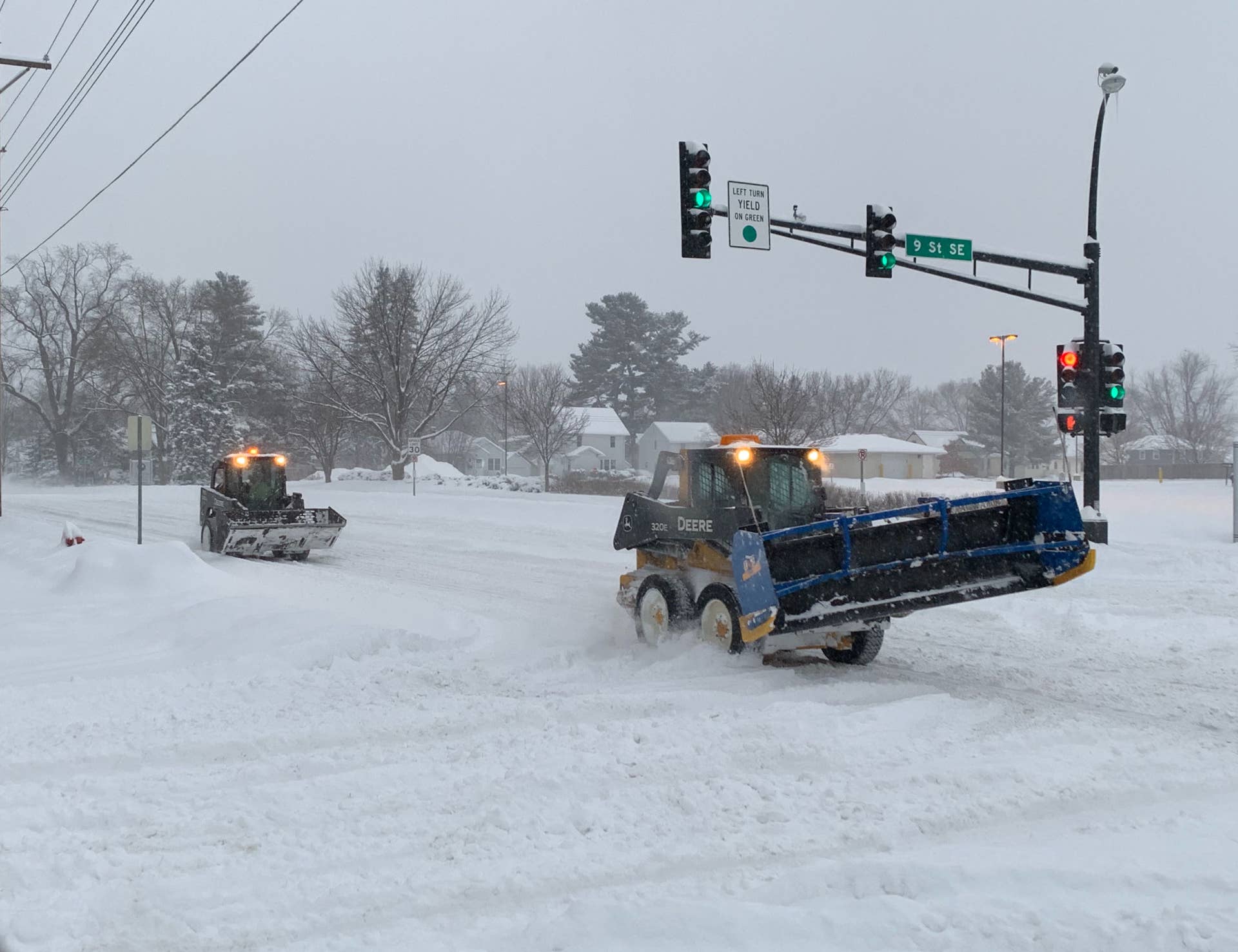 Hundreds of crashes, spinouts as heavy snow impacts Minnesota travel ...