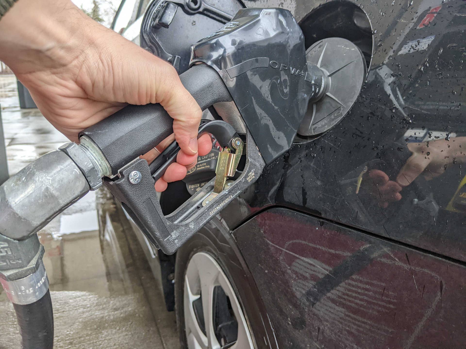 Average gas prices in Minnesota climb 25 cents in a week