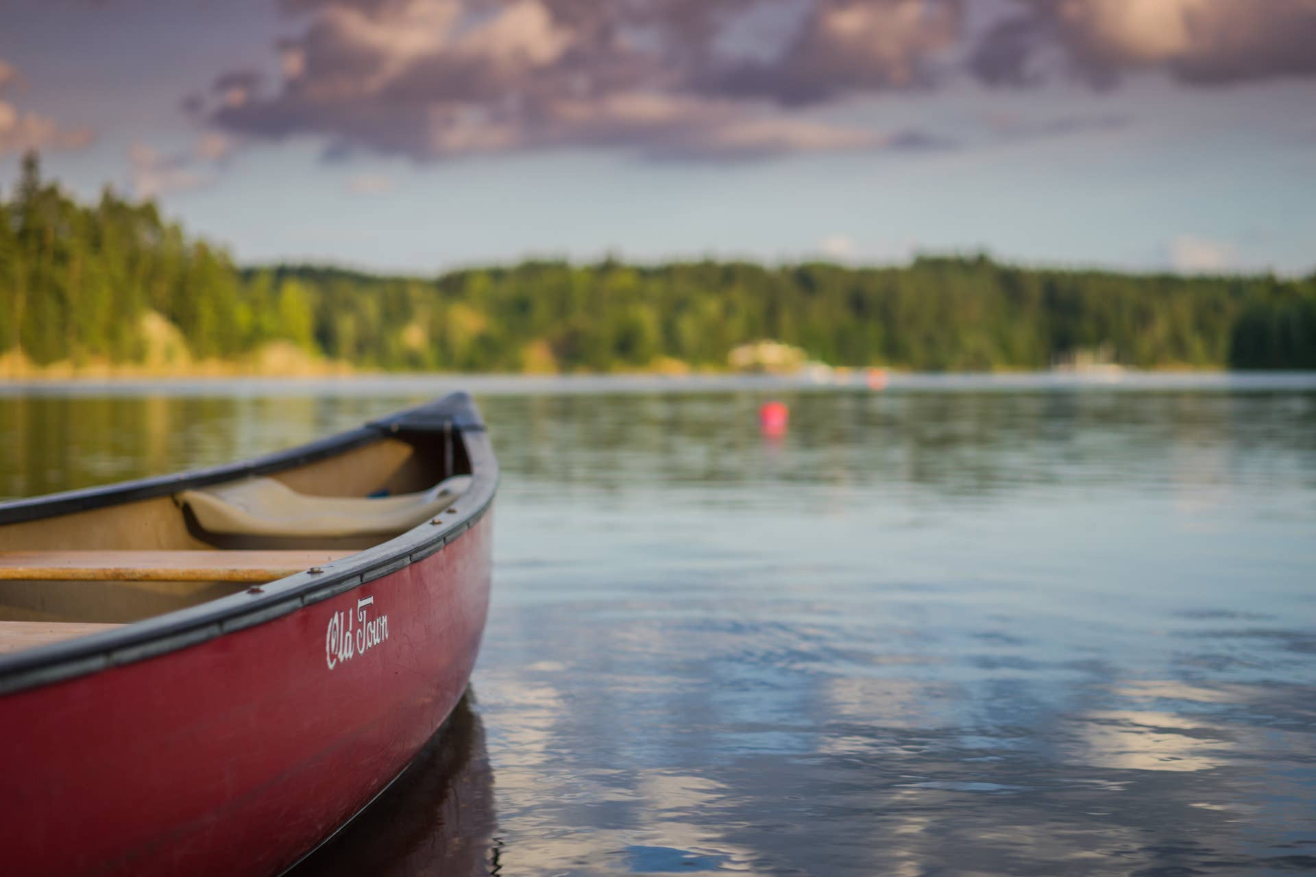 2 rescued after canoe capsizes near northern Minnesota dam
