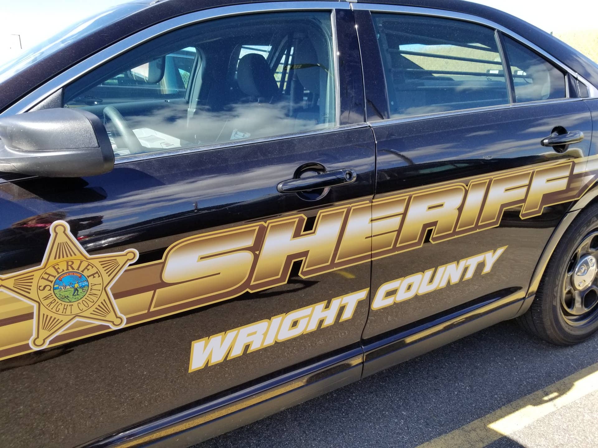 Police: Man with knife shot by deputy in Monticello - Bring Me The News