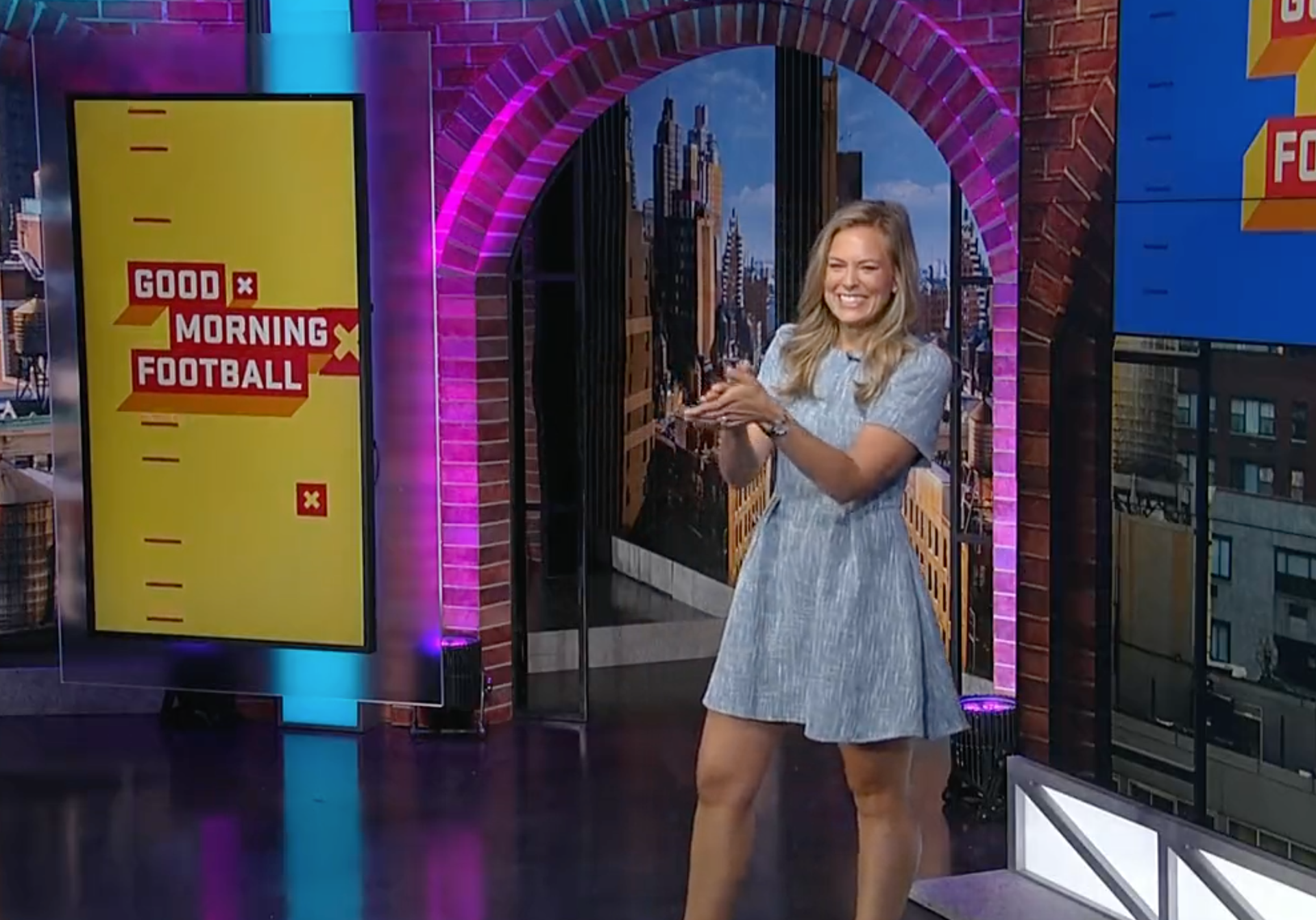 jamie erdahl blue dress Watch: Minnesota native debuts on NFL Network Your go-to little black MT230415 Size Chart Size:2.5 Youth