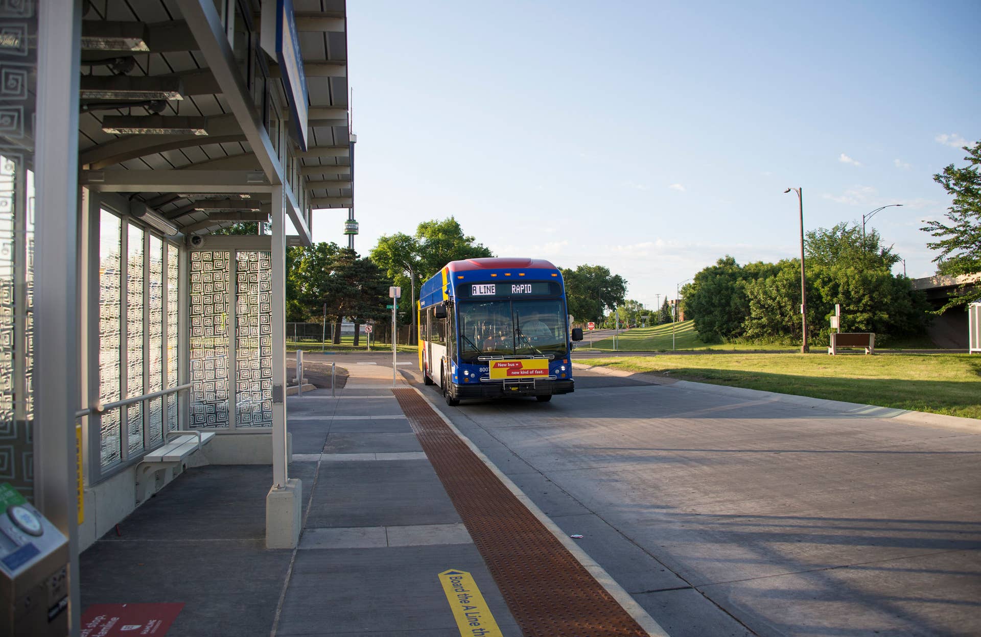 Pedestrian dies after being struck by Metro Transit bus in St. Paul ...