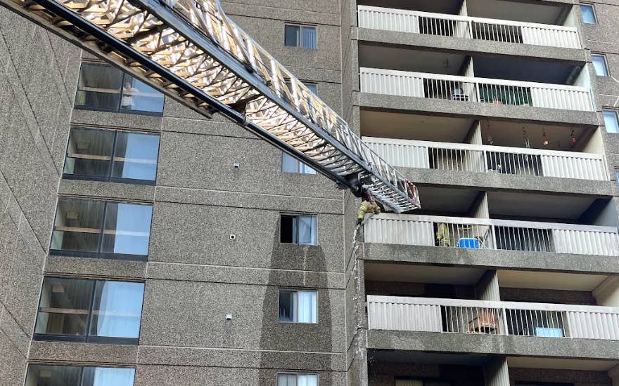 Man falls to his death during fire at St. Paul apartment building ...