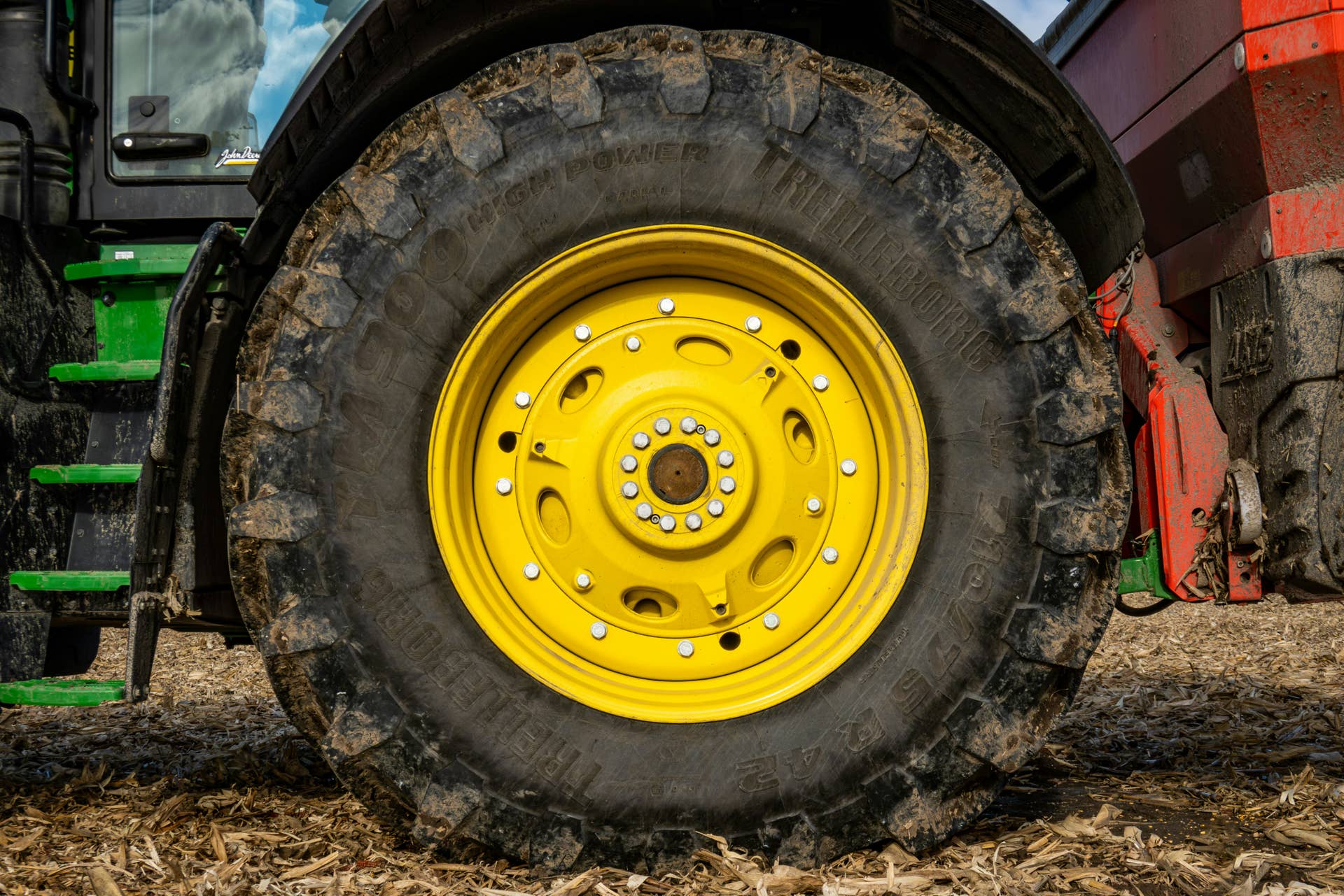 Faribault County man killed, 2 boys seriously injured in tractor rollover