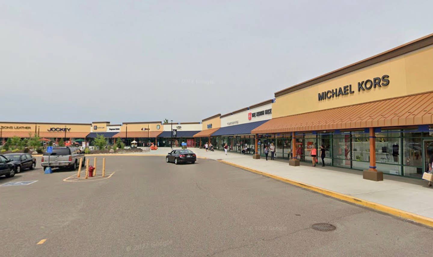 2 new stores open, 4 more to follow at Albertville Premium Outlets