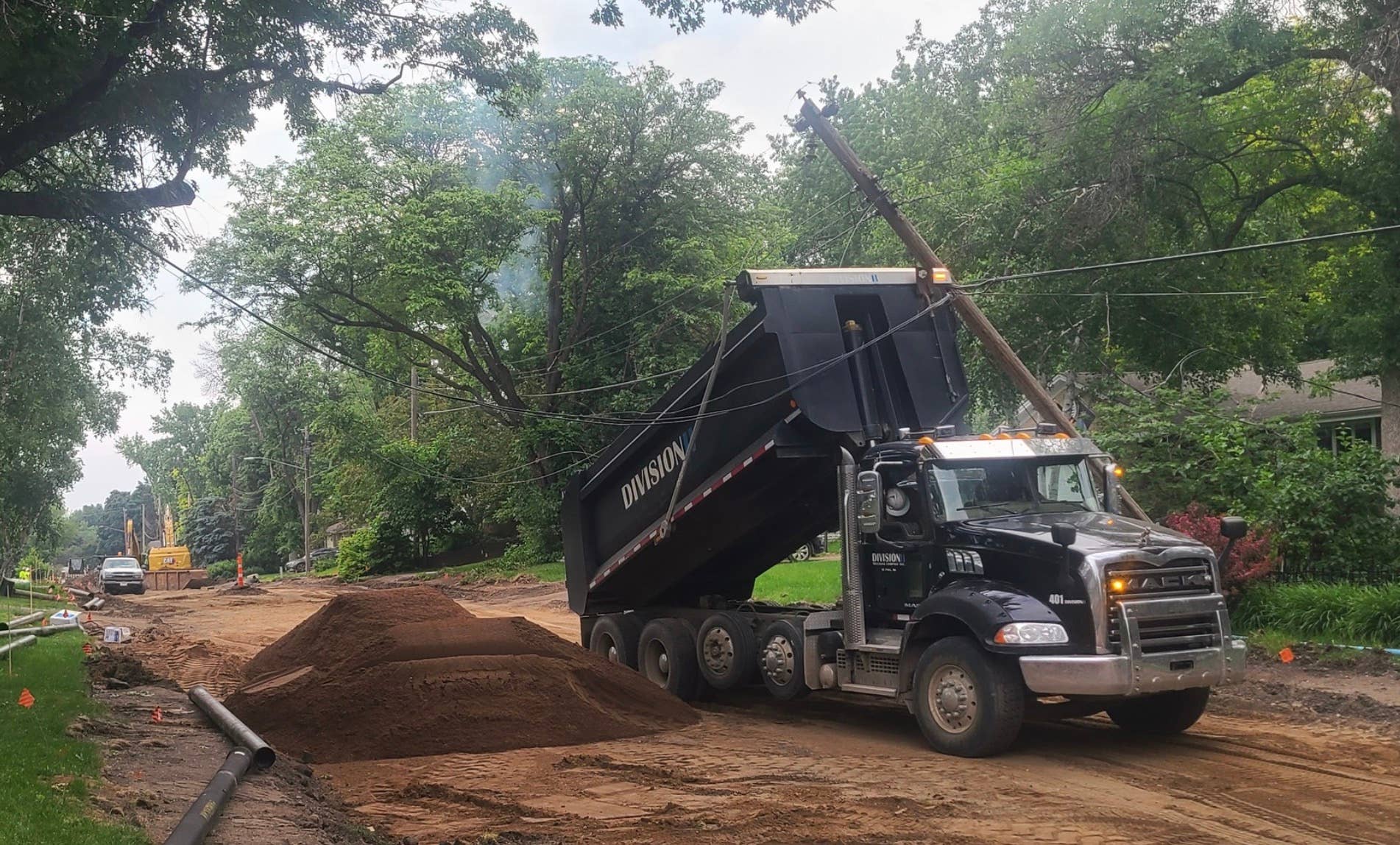 Dump truck hits power line, knocking out power in New Brighton streets ...