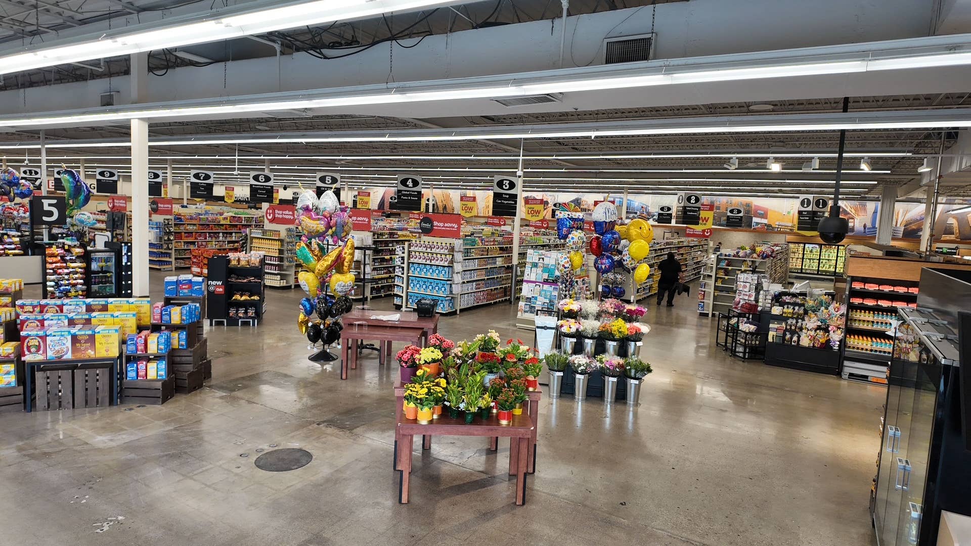Cub Foods reopens in Uptown with new products, refreshed layout - Bring ...