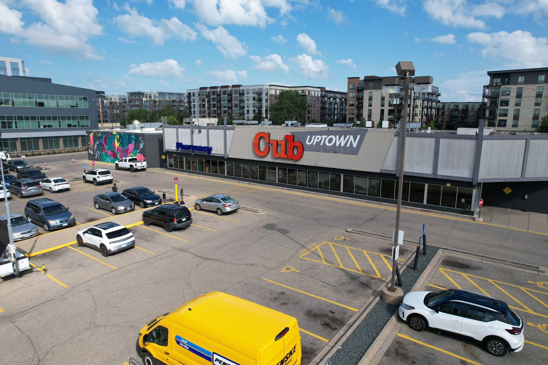 Cub Foods reopens in Uptown with new products, refreshed layout - Bring ...