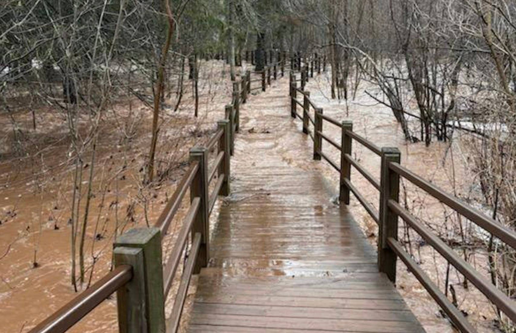  Foto zu Trails inaccessible at Gooseberry Falls as river torrents crash through 