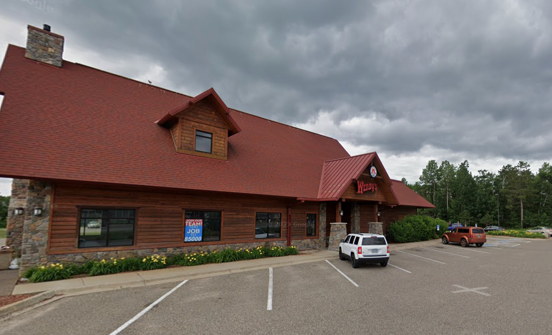 Minnesota's one-of-a-kind log cabin Wendy's closes abruptly - Bring Me ...