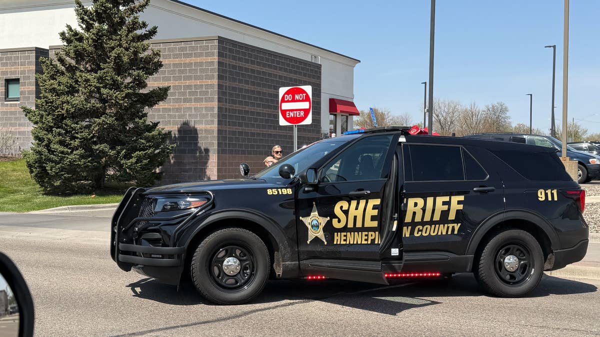 BREAKING: Suspect shoots at Hennepin County deputies in Eat Street area of Minneapolis