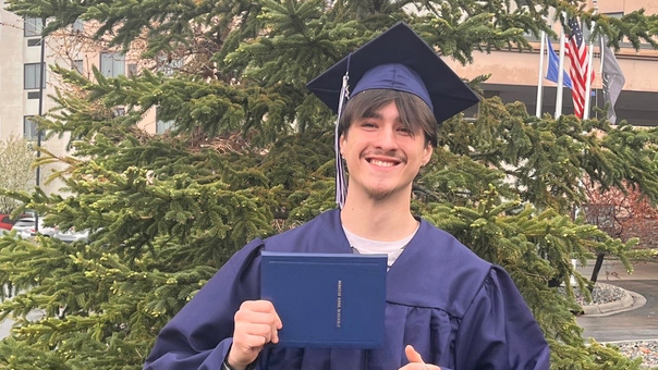 'I had nobody': Minnesota teen's tearful graduation video goes viral