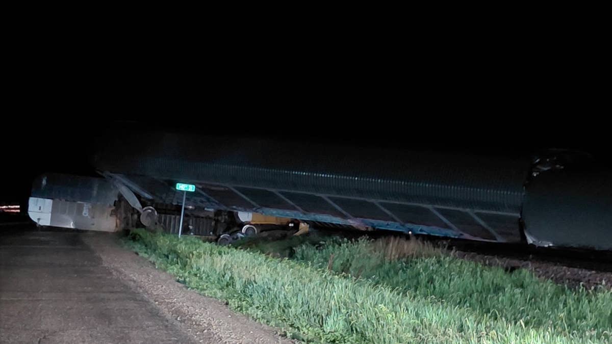 Severe storm damage: 35,000 without power in Twin Cities, train derails near Hoffman