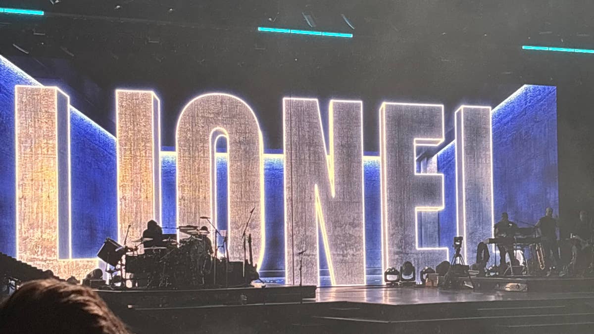 Lionel Richie cuts St. Paul performance short after falling ill