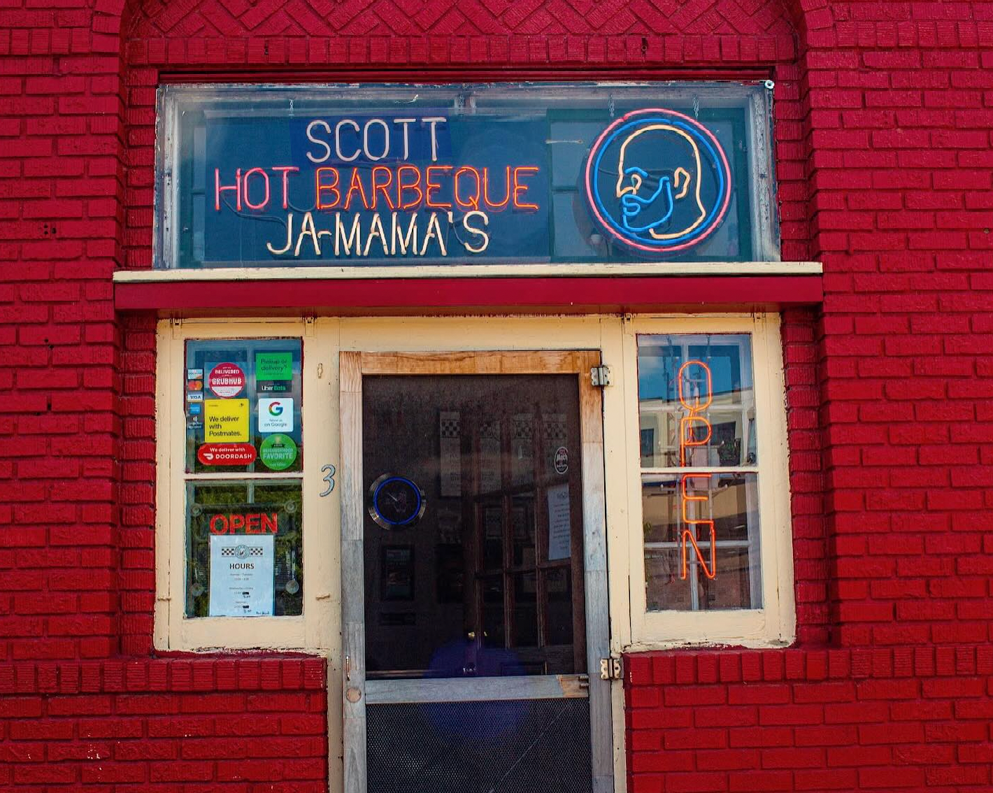 After 35 years in business, south Minneapolis BBQ hub will close next month
