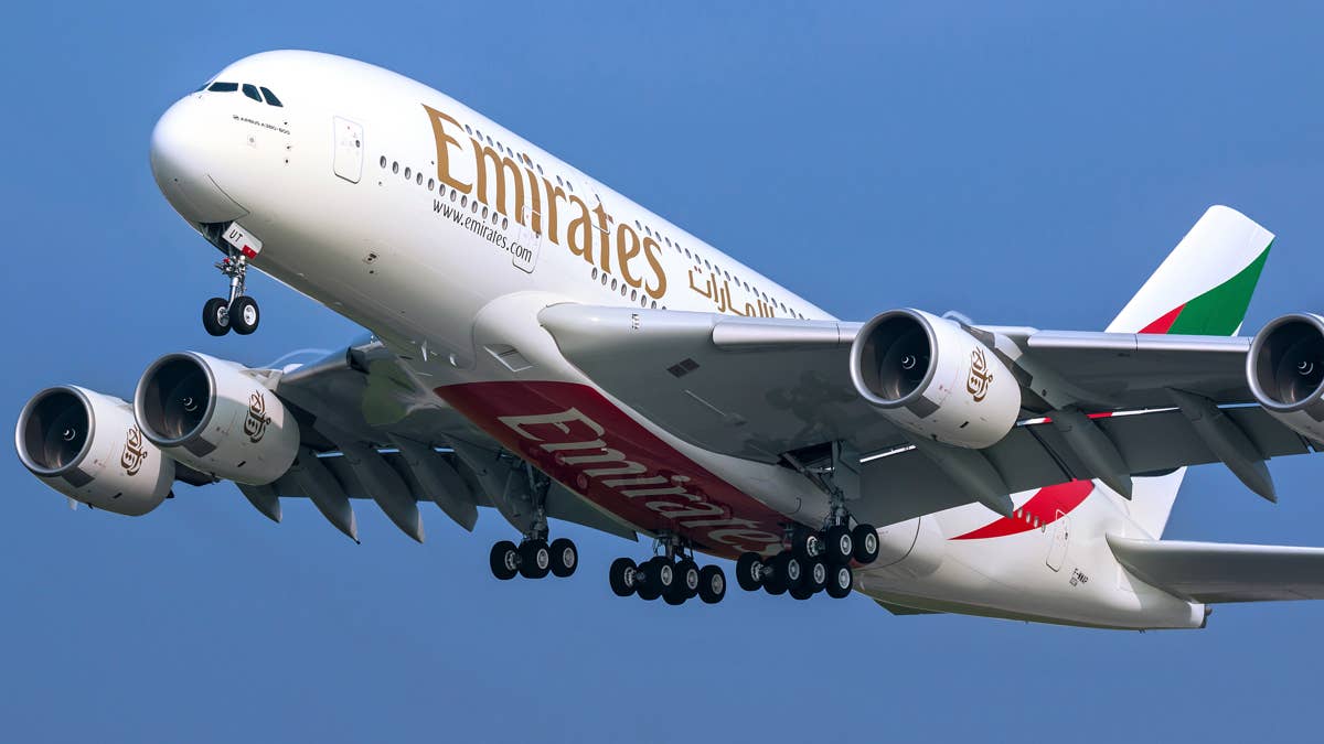 Airbus A380 delights Twin Cities plane spotters on unplanned stop