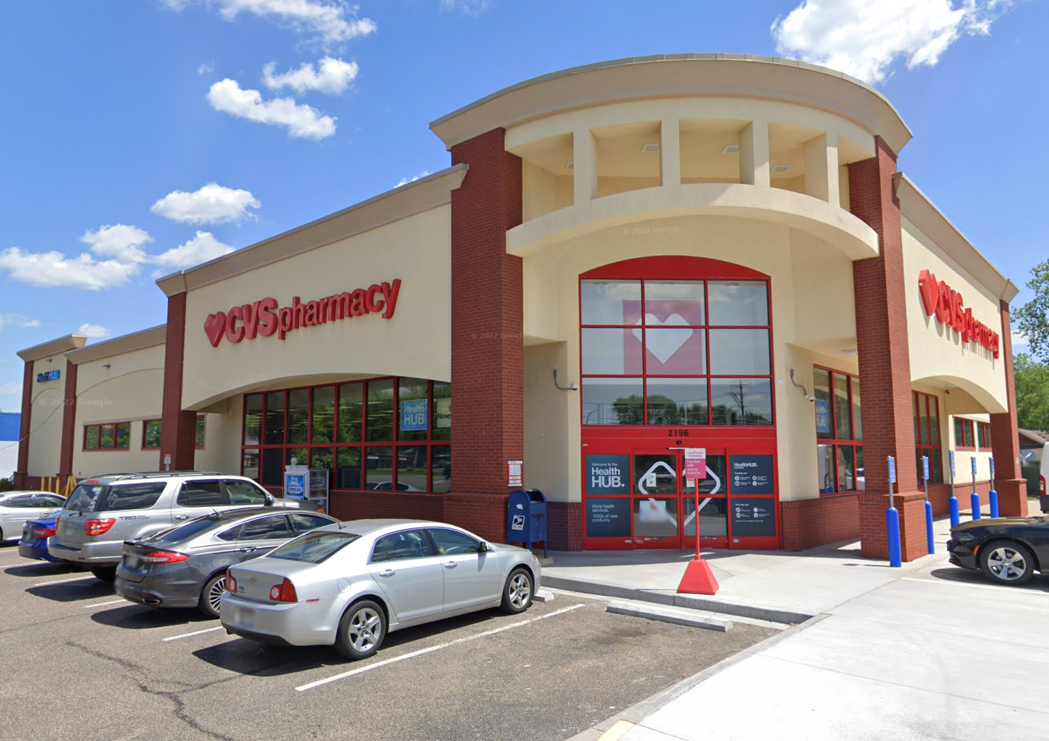 Officer injured in knife attack at east metro CVS, police say 