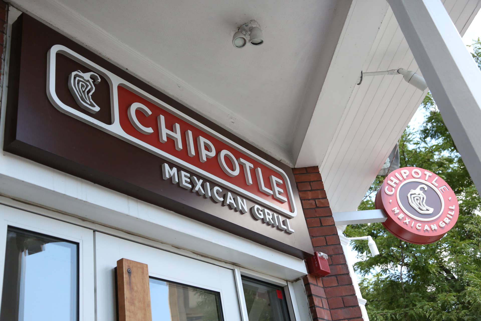 Chipotle pulls jalapenos from some MN locations amid salmonella outbreak