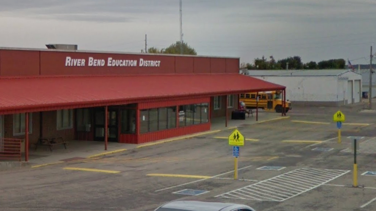 Charges: New Ulm teacher kneed 6-year-old student in the back
