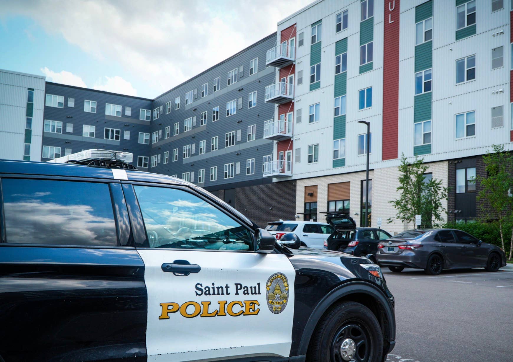 Woman and boy found dead in St. Paul apartment - Bring Me The News