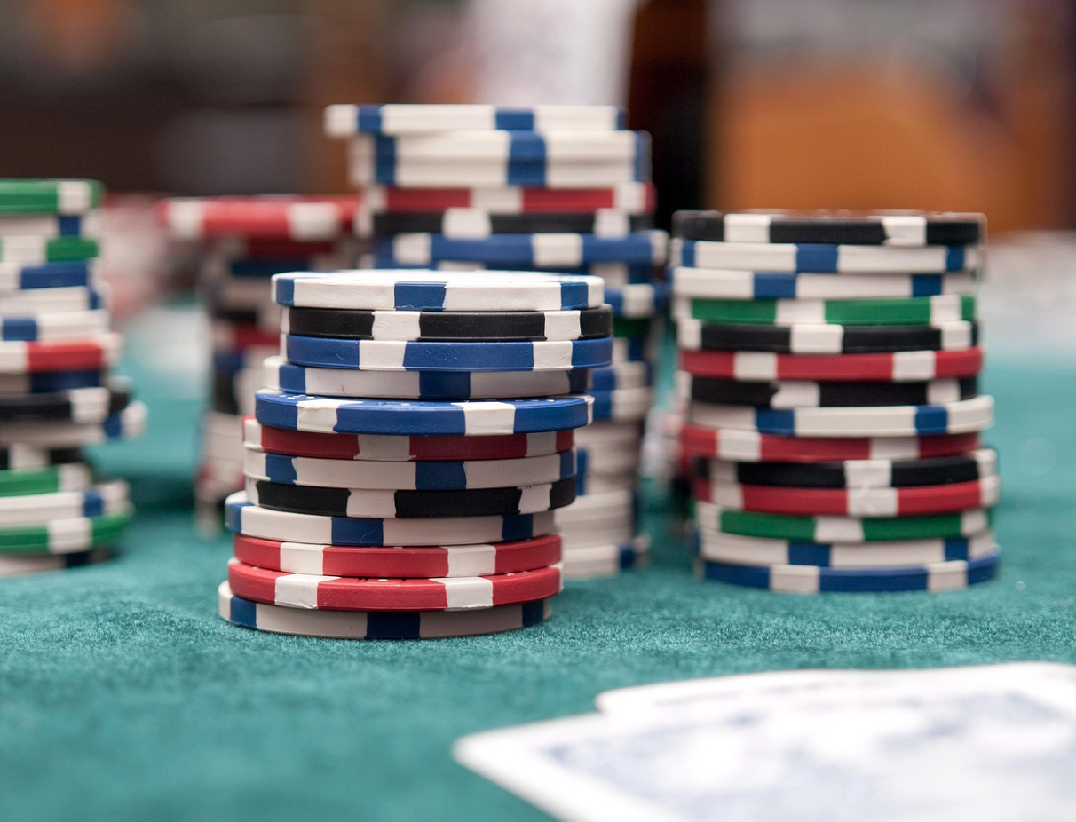 Charge: Man, 70, placed dollar bill in cocktail server's cleavage at Minnesota casino