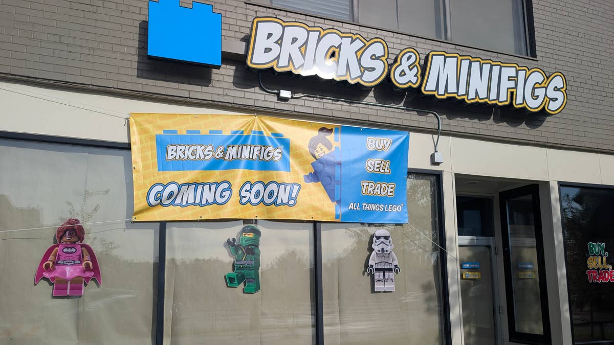 Bricks and Minifigs will host a rebel loon build for opening of new Uptown shop