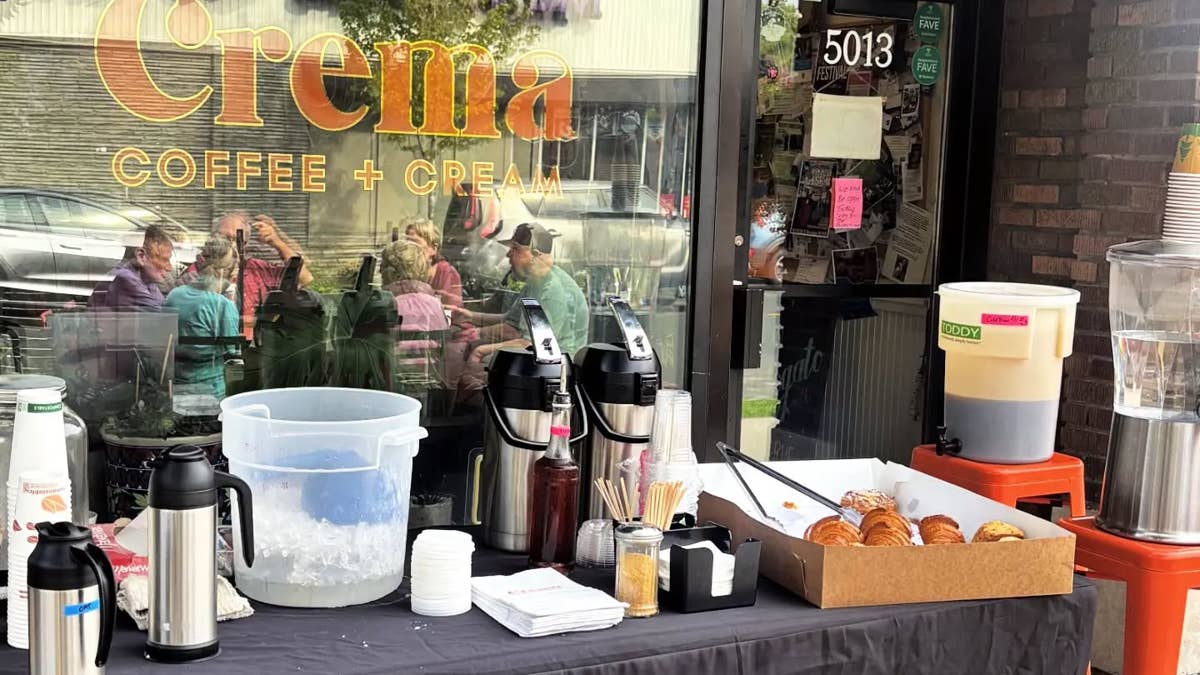 Burglars smash windows, steal cash at 2 Minneapolis coffee shops