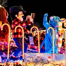 Minnesota town a finalist for Hallmark's Merriest Christmas Towns contest