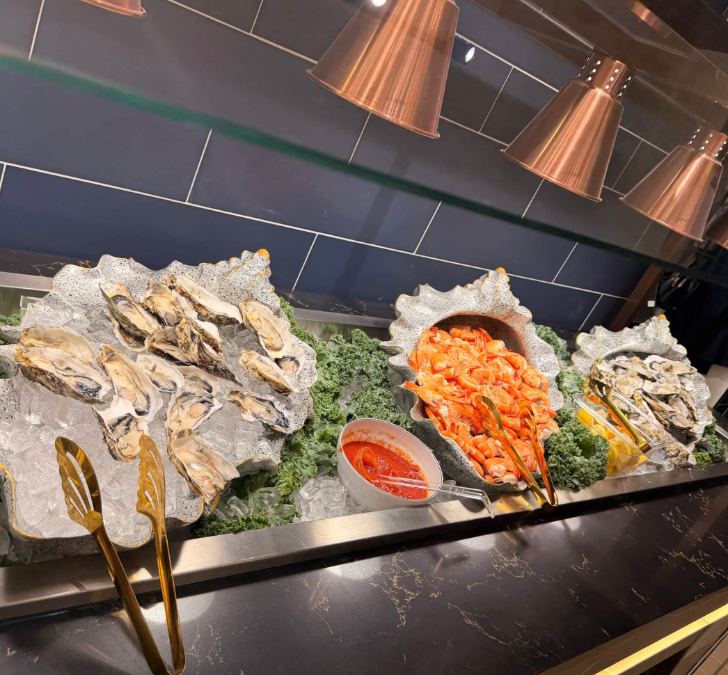 Buffets Receptions ビュッフェレセプション Long lines greet opening of new Japanese and Chinese buffet in