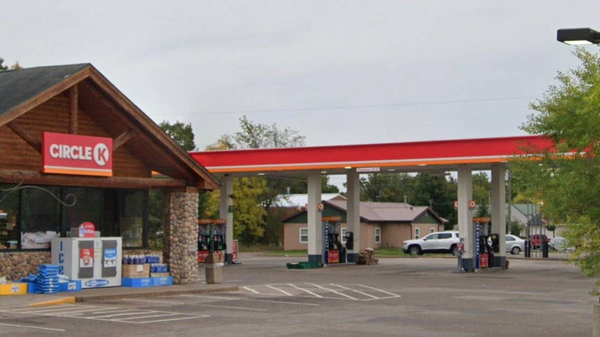 Police: Drunk, knife-wielding Minnesota man made threats to kill at Wisconsin gas station