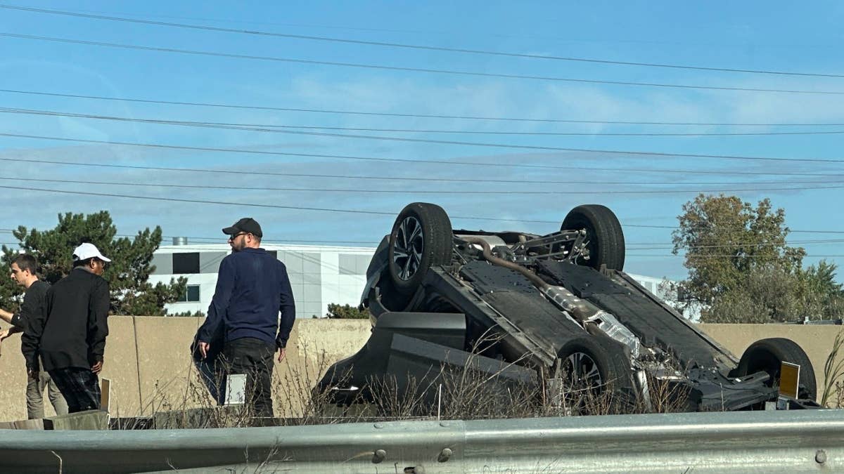 Rollover crash snarls traffic on I-35W in Roseville