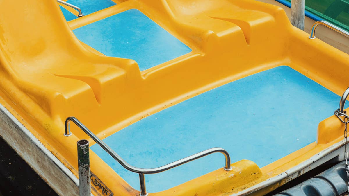 4 rescued as paddleboat overturns on northwestern Minnesota lake