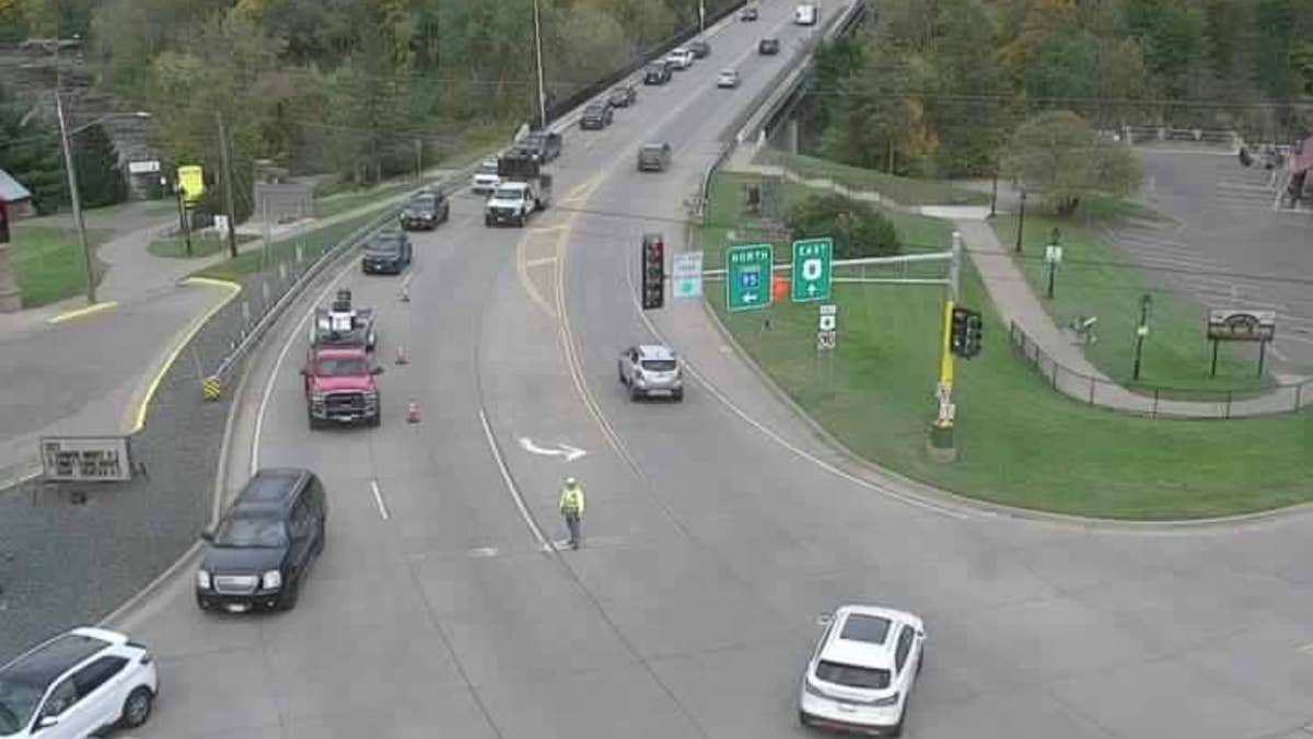 Multi-vehicle crash with injuries closes highway near Taylors Falls
