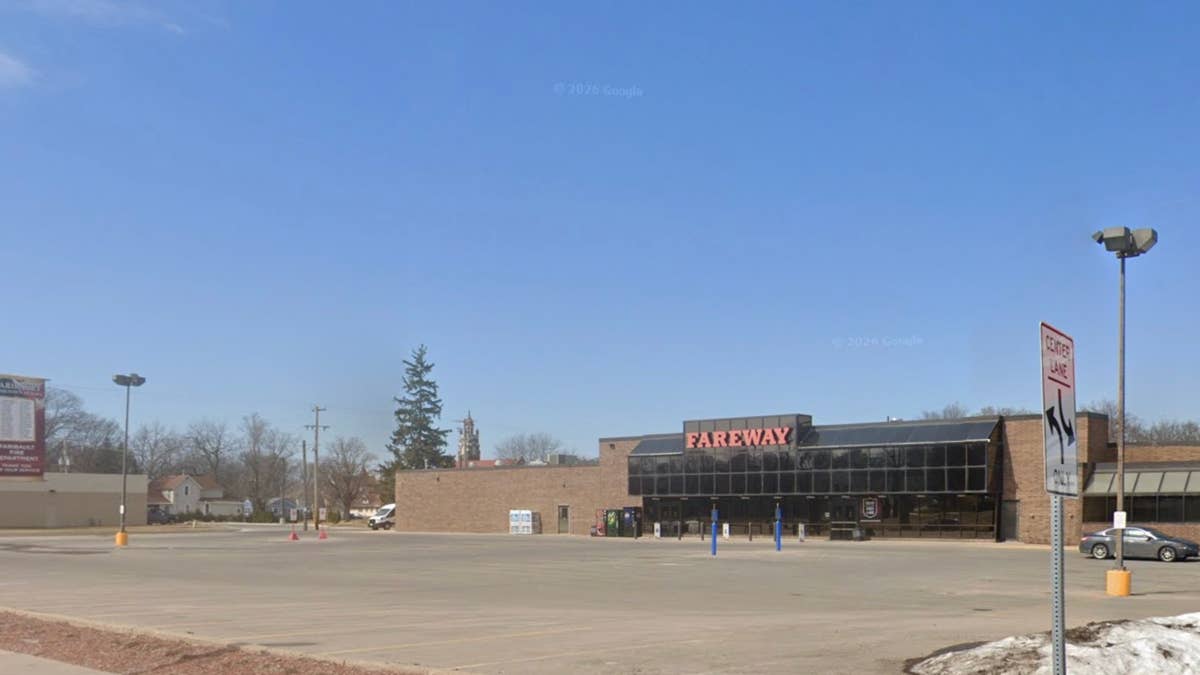 Police: Man struck woman in leg with machete during argument outside Faribault grocery store