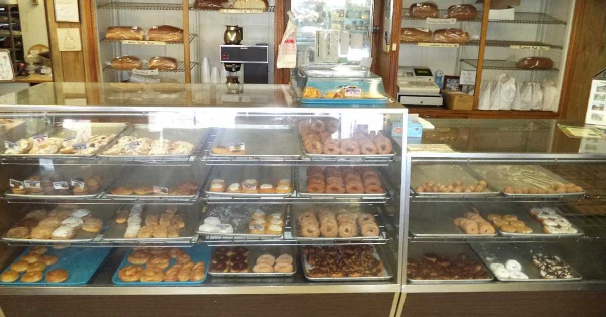 'Extremely devastated' New owners of Lindstrom Bakery announce shock