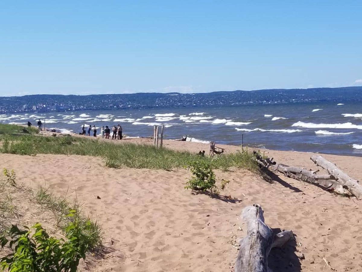Canadian man rescues 2 girls caught in dangerous rip current in Lake ...