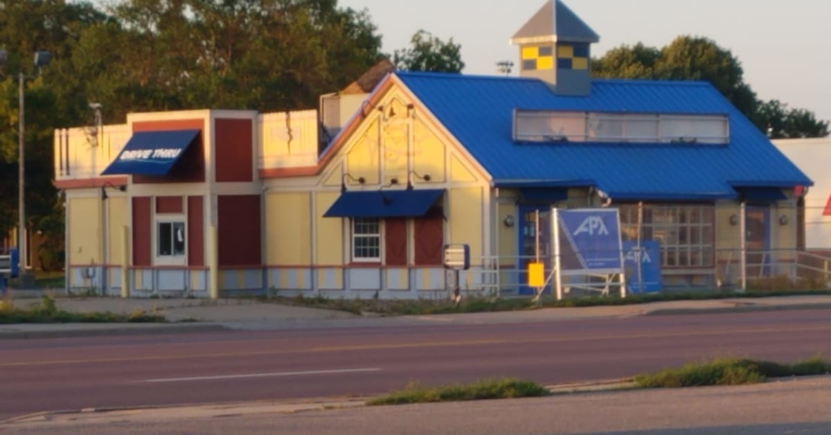 Long John Silver's brought distinct building to Sioux Falls in 1975