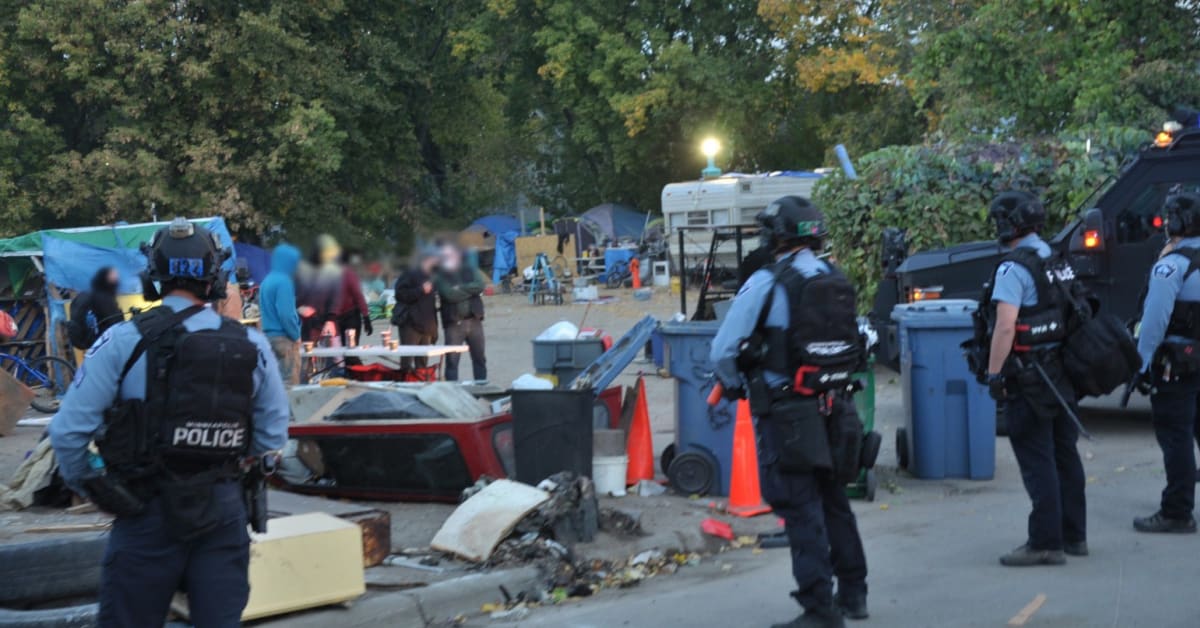 Minneapolis Police, City Employees Clear Out Near North Encampment ...