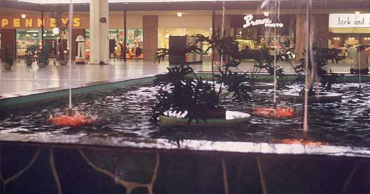 Remembering the Apache Plaza mall, which closed 20 years ago this month ...