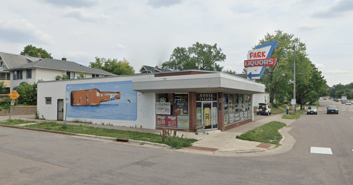 St. Paul liquor store worker shot while attempting to stop shoplifter