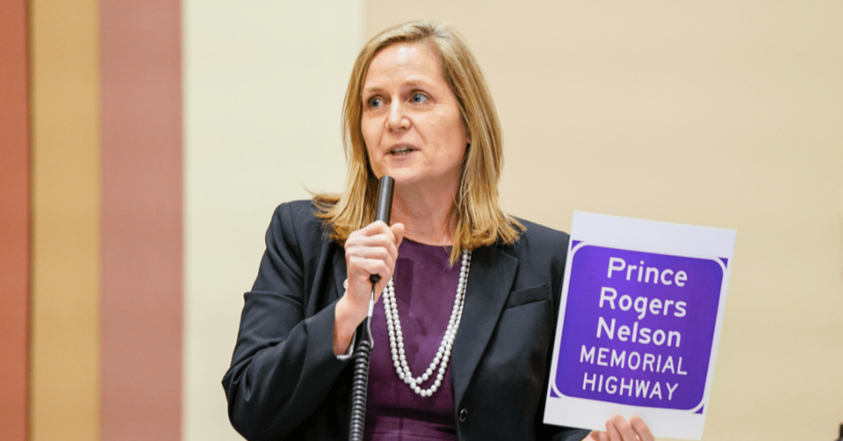 MN House votes unanimously to rename highway in honor of Prince Bring