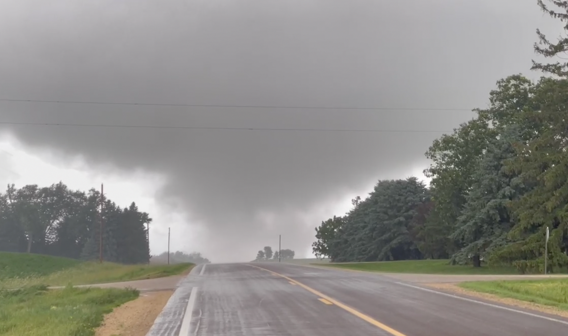 Unwarned tornado on the ground for miles in Minnesota - Bring Me The News