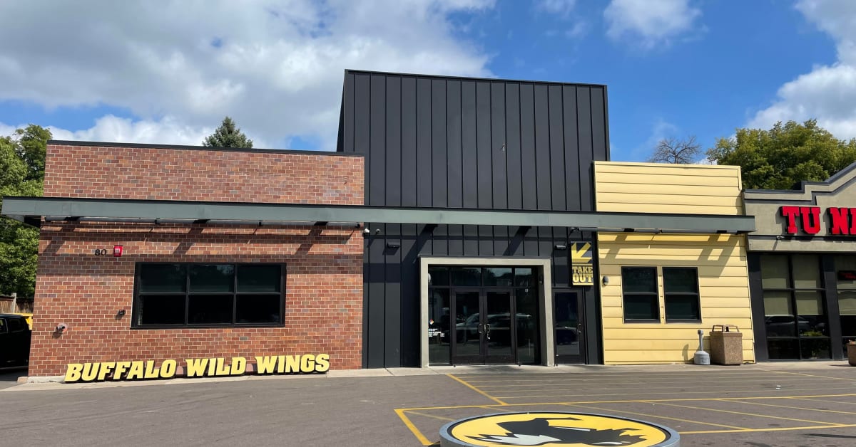 What time does buffalo sales wild wings close