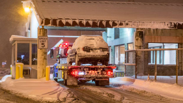 tow truck, snow emergency, Minneapolis