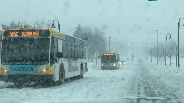 snow, buses, metro transit
