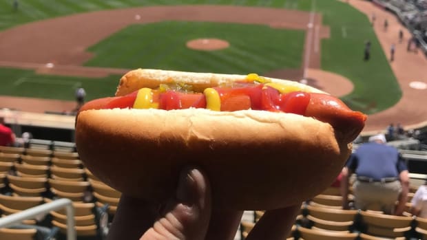 Target Field food, hot dog
