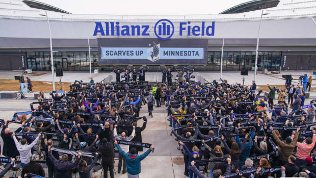 allianz-field-mn-united-facebook-exterior-crowd-march-2019