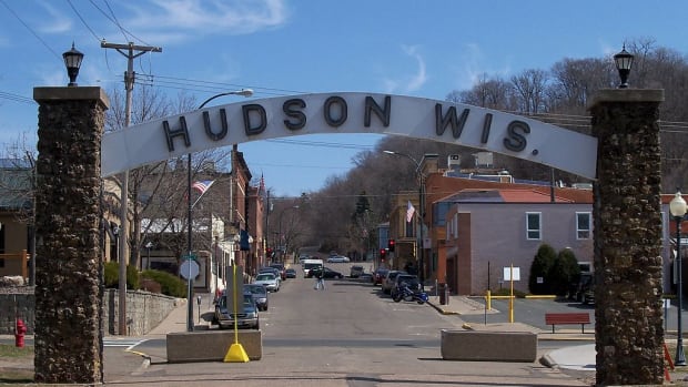 1024px-Hudson,_Wisconsin_9
